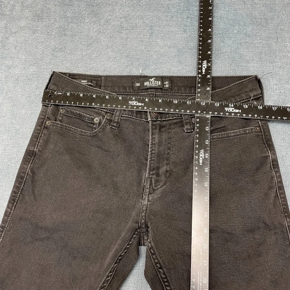 Hollister Jeans Mens 31x32 Black Denim Casual Dark Wash Everyday Wear Skinny Leg